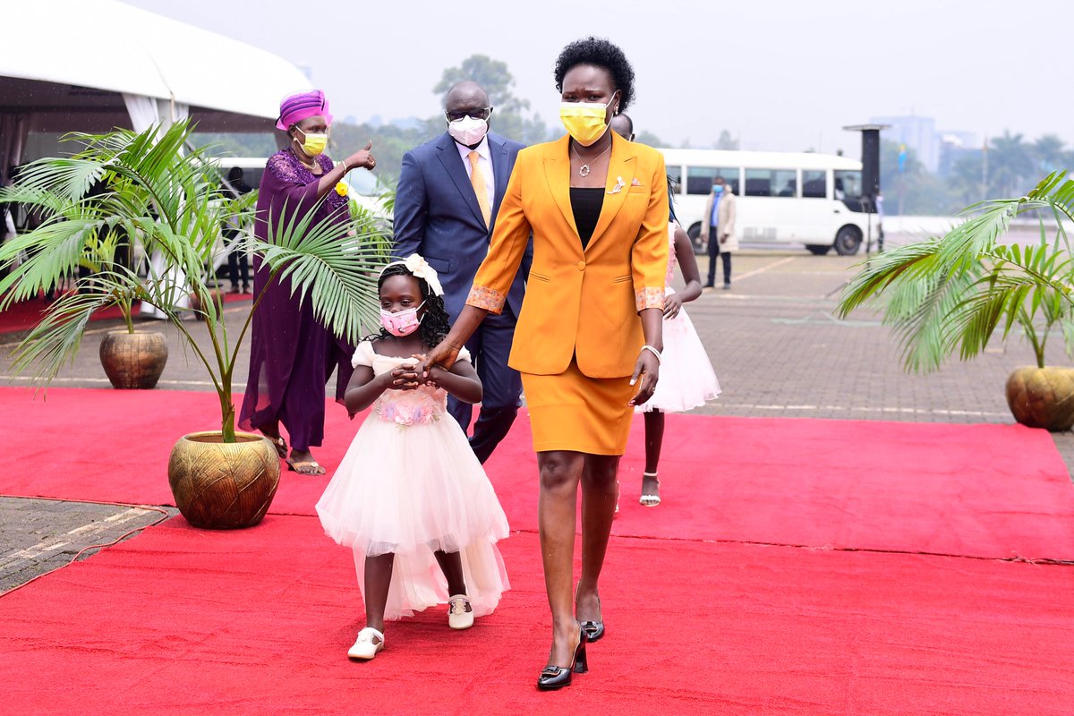 KagutaMuseveni's tweet image. I congratulate the Honorable Ministers that took the oath of office today as well as those who took their oath earlier and send them my best wishes as we embark on the journey to ensuring the prosperity and welfare of our people.