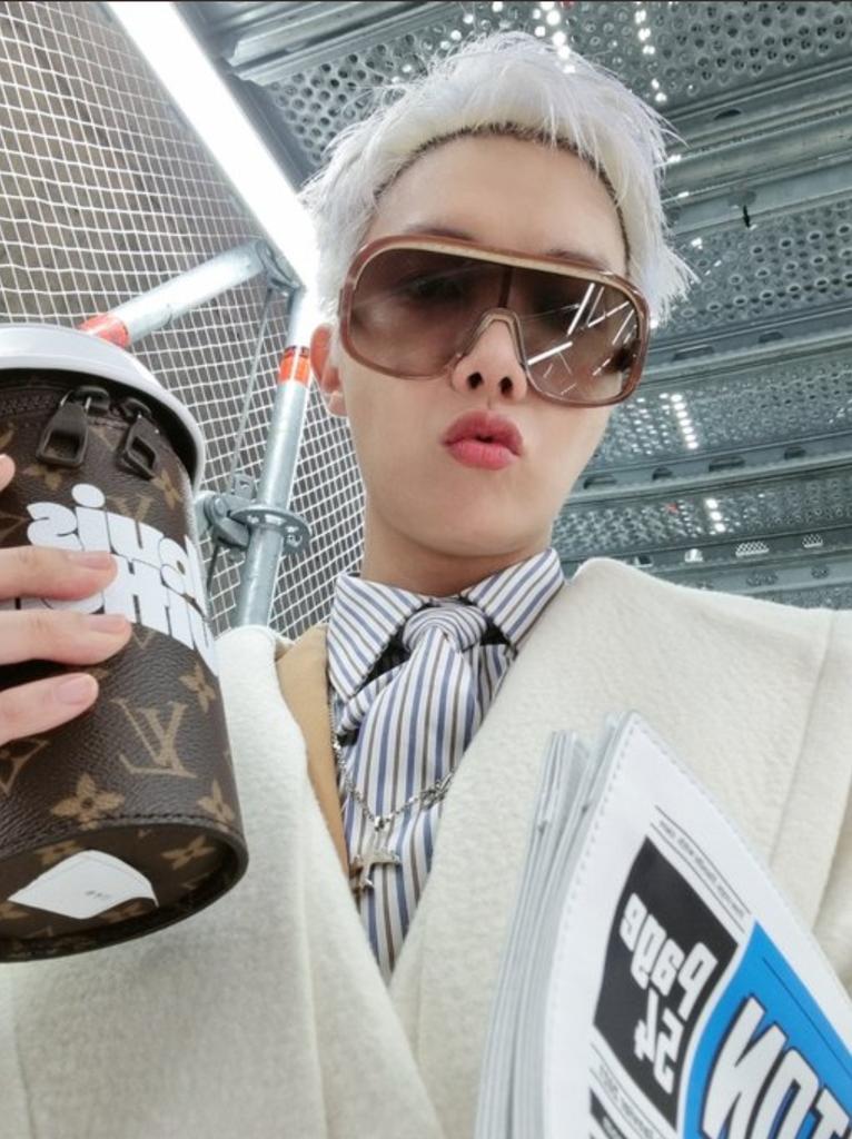 hobinaryy's tweet photo. 80621 — お帰りなさい。

𝗕𝘂𝘀𝘆 𝗯𝘂𝘁 𝗺𝘆 𝘁𝗮𝗹𝗸𝗶𝗻𝗴 𝗵𝗮𝘀 𝗰𝗼𝗺𝗲
𝗮𝗹𝗹 𝘂𝗻𝗻𝗶𝗲𝘀 𝗰𝗮𝗹𝗹 𝗺𝗲 𝗕𝗲𝗲𝗽 𝗕𝗲𝗲𝗽 https://t.co/uFq3fYiAqJ