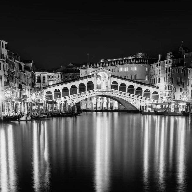 A very special thanks to Christian Lazzaro (@chris_l78) for this amazing photograph of Ponte di Rialto. 

Many beautiful photographs have been taken of the Ponte di Rialto over the years; however, this is the nicest one we have seen.

cadello.com
