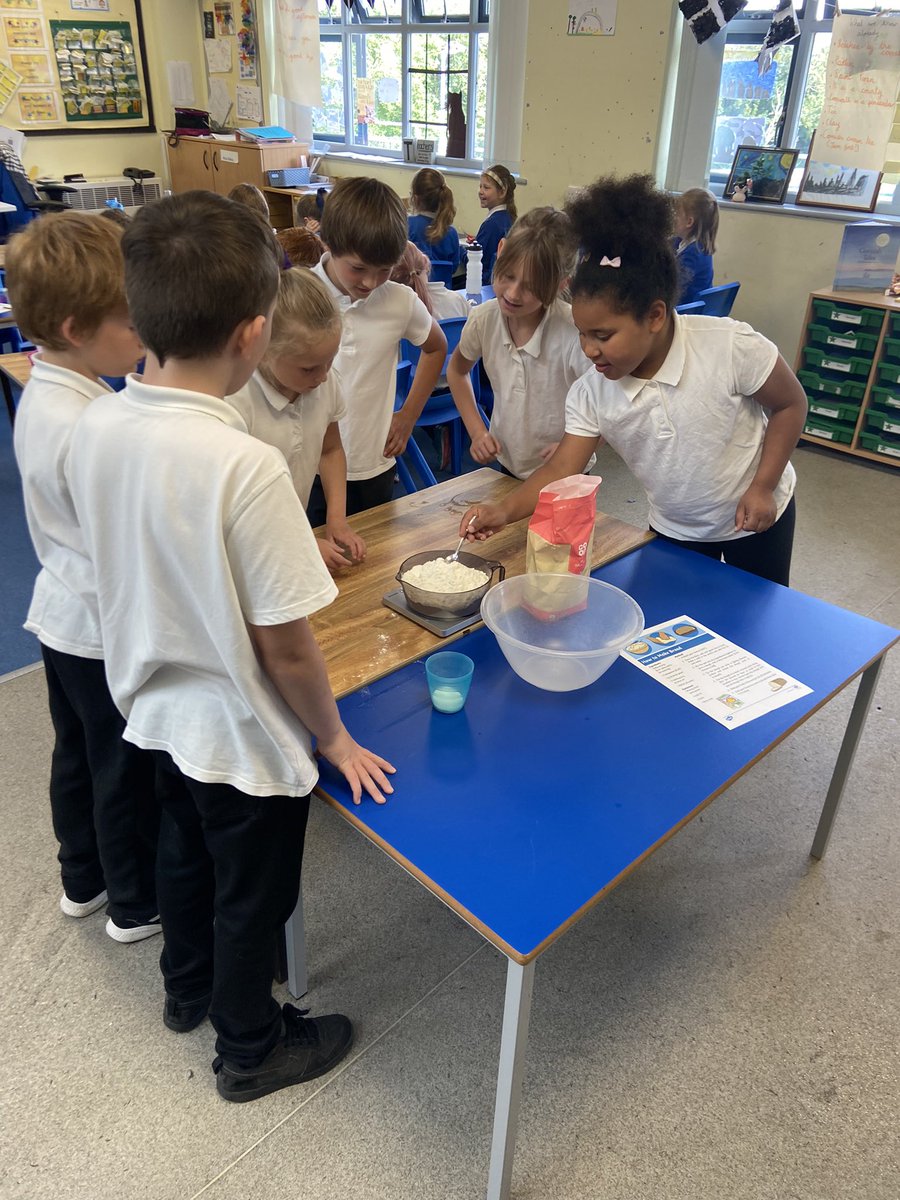 Super bakers in Y3 this morning- the bread rolls looked and smelt amazing 🤩