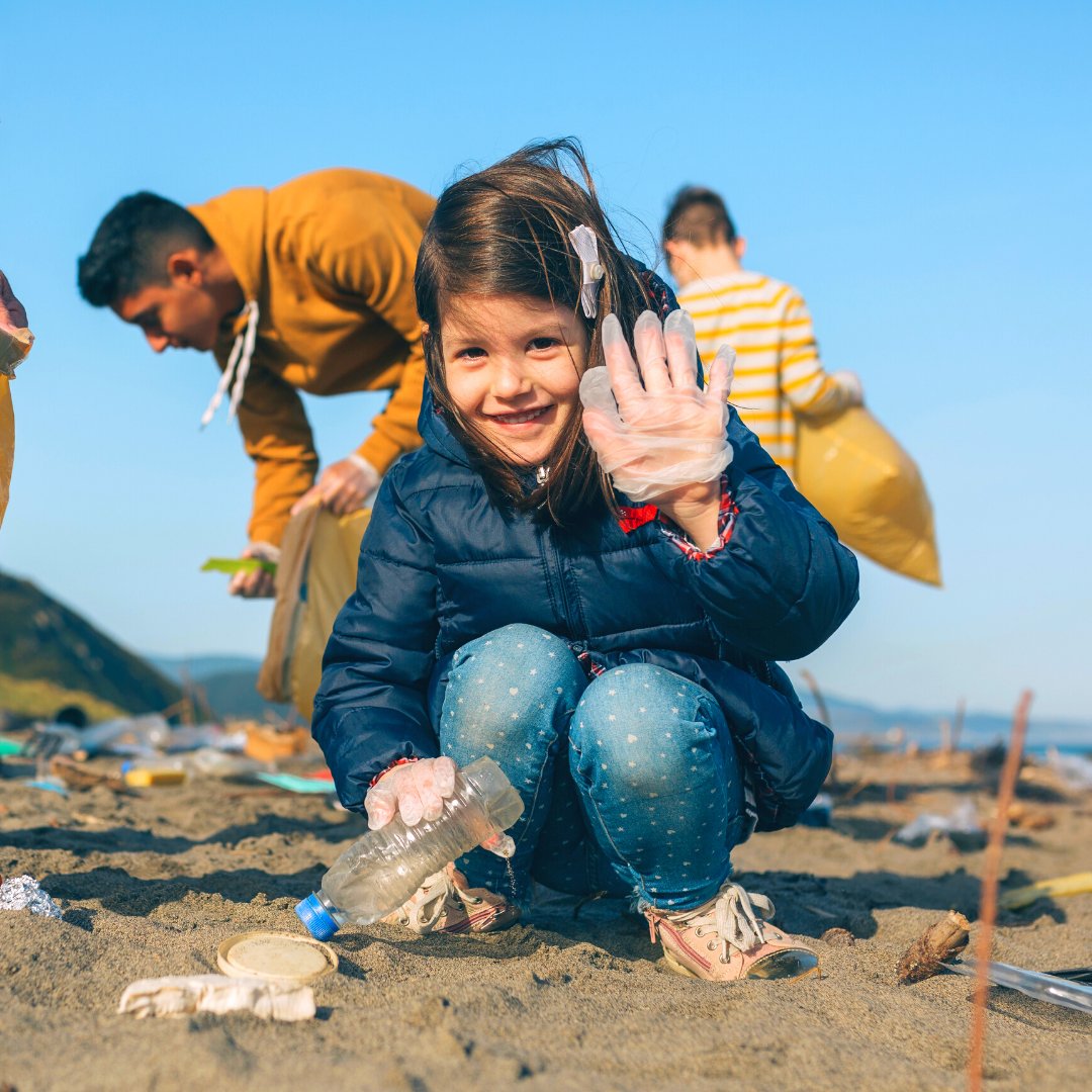 ElliotSeries's tweet photo. Did you know that the US makes up only 5% of the world population, but it throws away enough plastic bottles in a single week to encircle it five times? 😳 🌎🌳 🌊 
#wednesdaywisdom

Info found @georgetownuniversity

#environmentalbooks https://t.co/KrPdqz3qkC