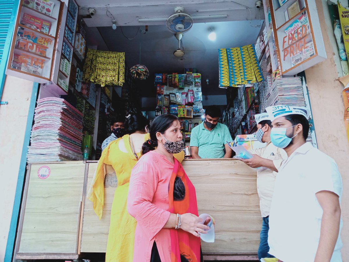 akashsangataap's tweet photo. दिल्ली प्रदेश अध्यक्ष @AapKaGopalRai जी एवं दिल्ली नगर निगम प्रभारी @ipathak25 जी के निर्देशानुसार एवं @KuldeepKumarAAP जी के नेतृत्व में #आज_शाम कोंडली_वार्ड #007E में MCD द्वारा 17% तक ट्रेड लाइसेन्स, 20% तक फैक्ट्री लाइसेंस फीस बढ़ाने के खिलाफ हस्ताक्षर अभियान चलाया गया।। https://t.co/KGlGLPbGSn