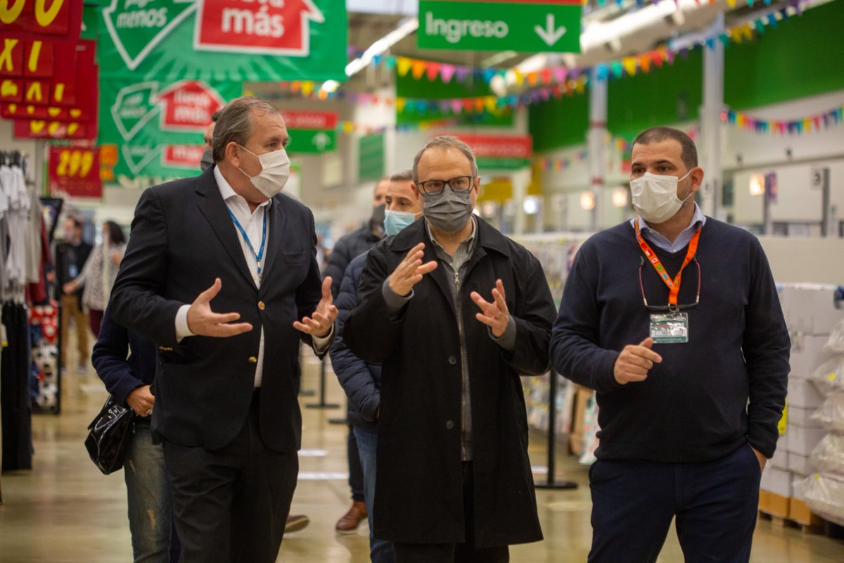 #HOY. Junto al Intendente de Tres de Febrero <a href="/dievalen/">Diego Valenzuela</a> y autoridades de <a href="/Municipalidad3F/">Municipalidad de Tres de Febrero</a> presentamos Super Changomas en Caseros: una nueva propuesta de compra para todos los vecinos del barrio #LlegoATuBarrio #SuperChangomas #NuevaPropuesta #Transformacion