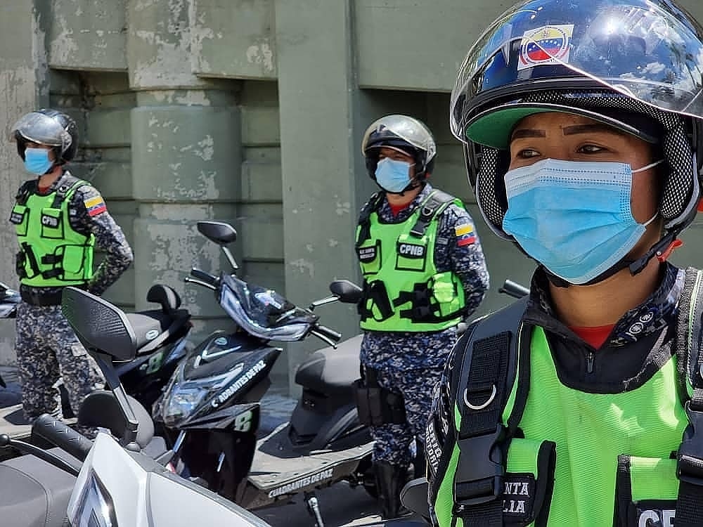 Deletachira's tweet image. Desde la tarde del #7Jul grupos estructurados de la delincuencia organizada pretenden socavar la paz de varios sectores de Caracas. Nuestros #HéroesPorLaPaz no descansarán hasta garantizar la estabilidad y resguardar a nuestro pueblo
instagram.com/p/CRElnkCrdz8/…