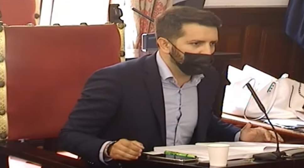 ▶️Nuestro portavoz <a href="/JnthnDmngz/">Jonathan Domínguez</a> expresa que "hay personas que tienen la política como un medio de vida y otros que tienen la política como un tiempo de aportación a la vida" y desea lo mejor a <a href="/josealbertodd/">Jose Alberto Díaz</a> y <a href="/lbenjumea/">Leo Benjumea</a>
#PlenoLaLaguna
#lalagunatenerife 
#LaLagunaLoPrimero