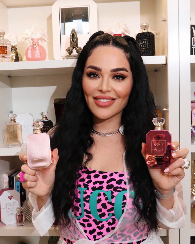 Mona Monica Kattan ✌🏽🤎🧸 on X: Happy Thursday My Loves! 💕 Here's one of  my FAVORITE fragrance layering combo for the summer! It makes me feel super  glam in just a couple