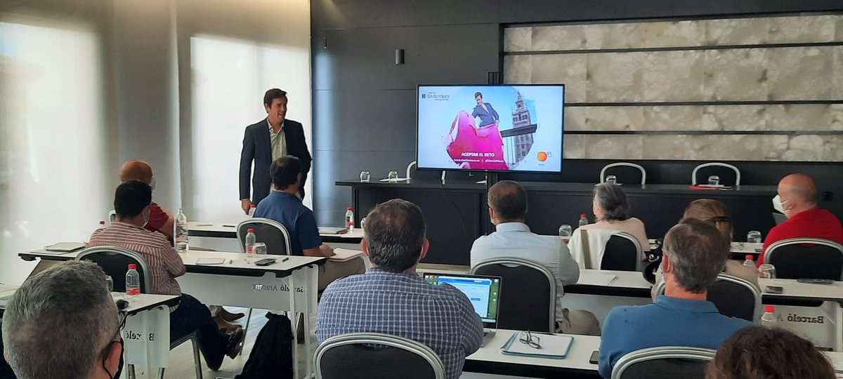 DavilaMiura's tweet photo. Conferencia de motivación para UPL Iberia https://t.co/dhypSovesW