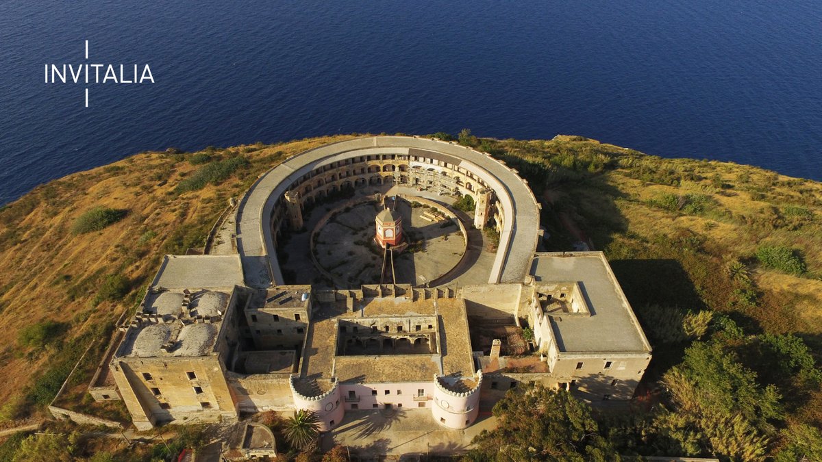 🏝️“L’Isola ritrovata” il documentario sull’ex carcere borbonico di #Ventotene, in onda domani #9luglio alle 23 su #Rai3.

🏗️#Invitalia gestisce il concorso internazionale per la riqualificazione della struttura. 

⏰Invio progetti entro il #23settembre cutt.ly/tmWCpiP