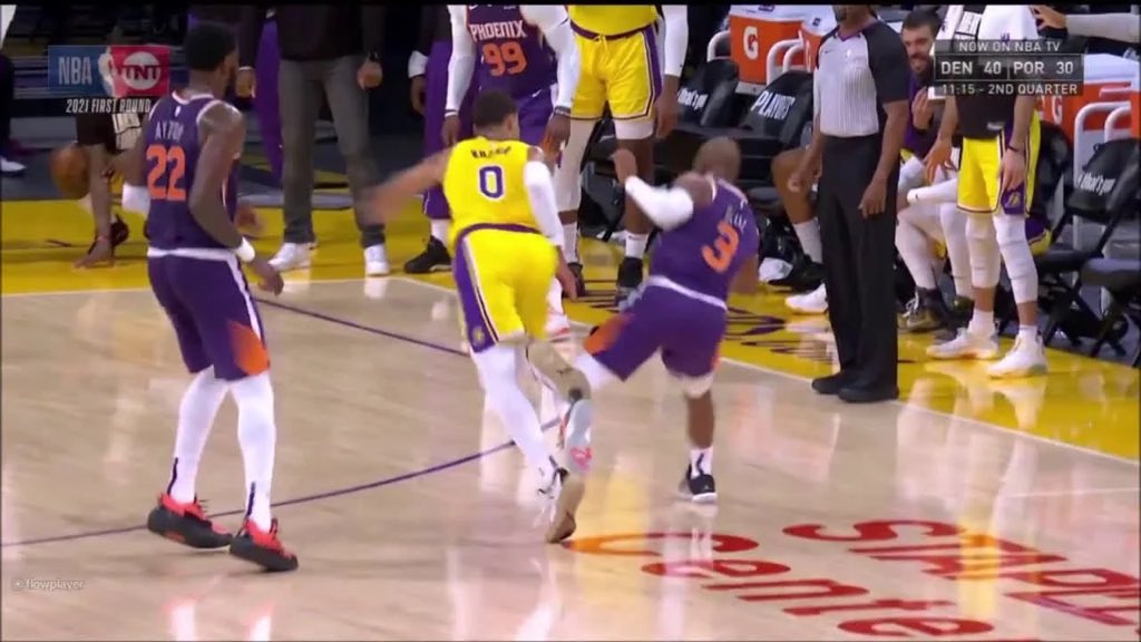 jonglo17's tweet image. WHOEVER NEEDS TO HEAR THIS: Chris Paul ramming backwards into players knees after he passes them is just as bad if not worse than Trae Young jumping into people to draw a foul. 

Why is Trae Young criticized for the smart play while CP3 gets praised for the same thing?? #nba