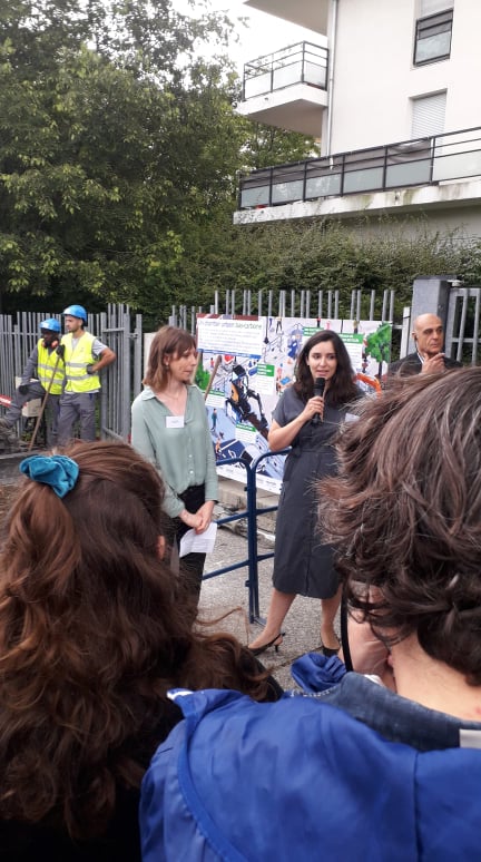 epz69230's tweet image. A l'invitation de Sébastien Bonnet de #Serpollet visite d'un chantier bas carbone d'installation de bornes de recharge @Izivia à #Bron dans le @grandlyon 

L'occasion d'échanger avec Alexandra et Guy Mathiolon sur la transformation des chantiers de TP 🦺🚧 vers la décarbonation🌍