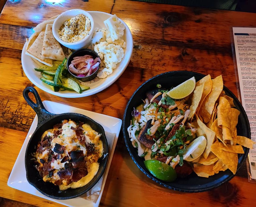 We cut carbs by dividing them on to three plates. 😂 #MewsTavern