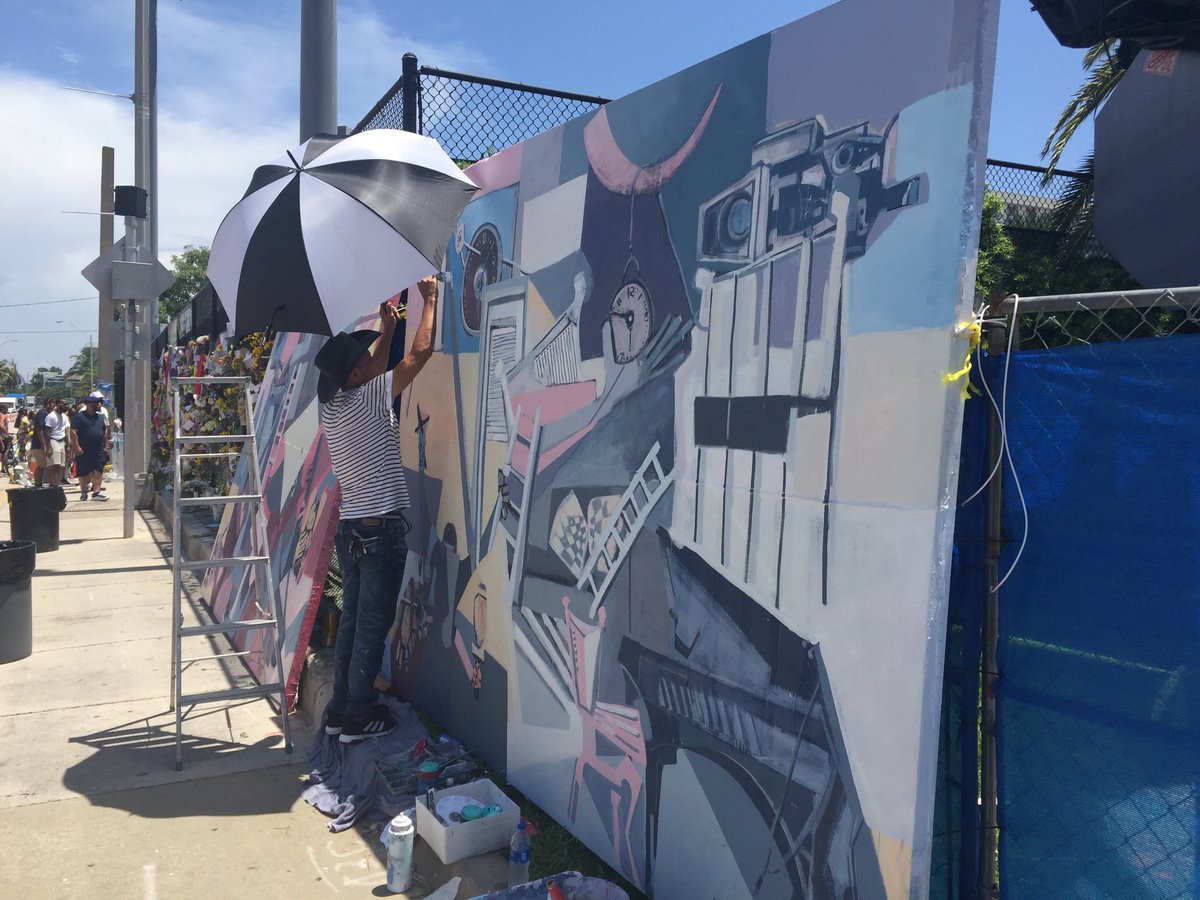 PBPoliticsFins's tweet photo. A random act if kindness at #Surfsidebuilding site. A painter was working in a mural with a brush in one hand, umbrella in the other. A woman saw him struggle and volunteered a hand. Read @pbpost https://t.co/bvEq6VpXC8