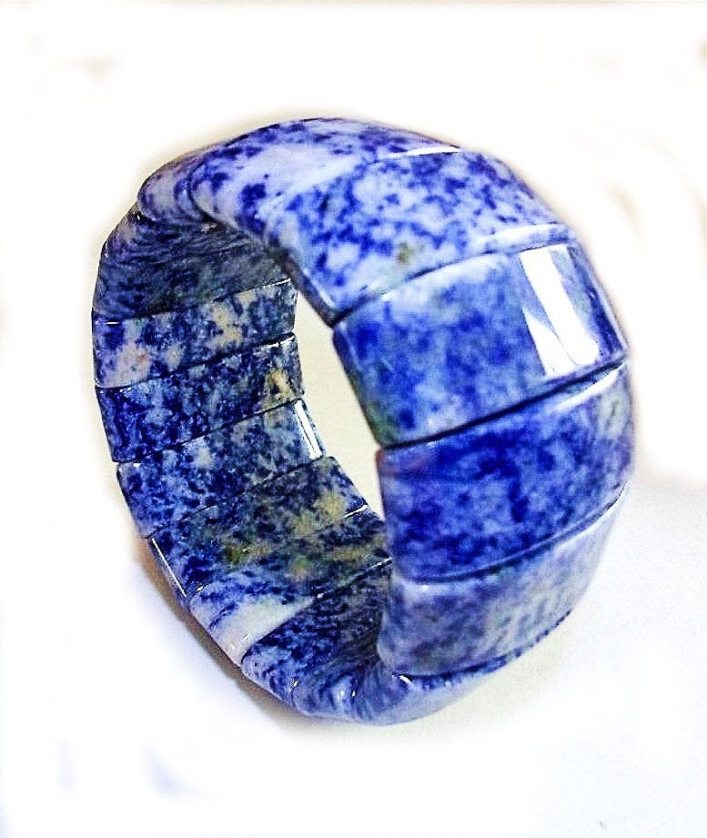 renaissancefai's tweet photo. Solid Sodalite Stretch Bracelet Thick Polished Panels, Blue Faceted Stone, Heavy Vintage https://t.co/Uk47G0w3f1 #blue #gray #yes #women #stone #bohohippie #sodalitebracelet #stretchbracelet #heavystatement https://t.co/ZUv83aIthh