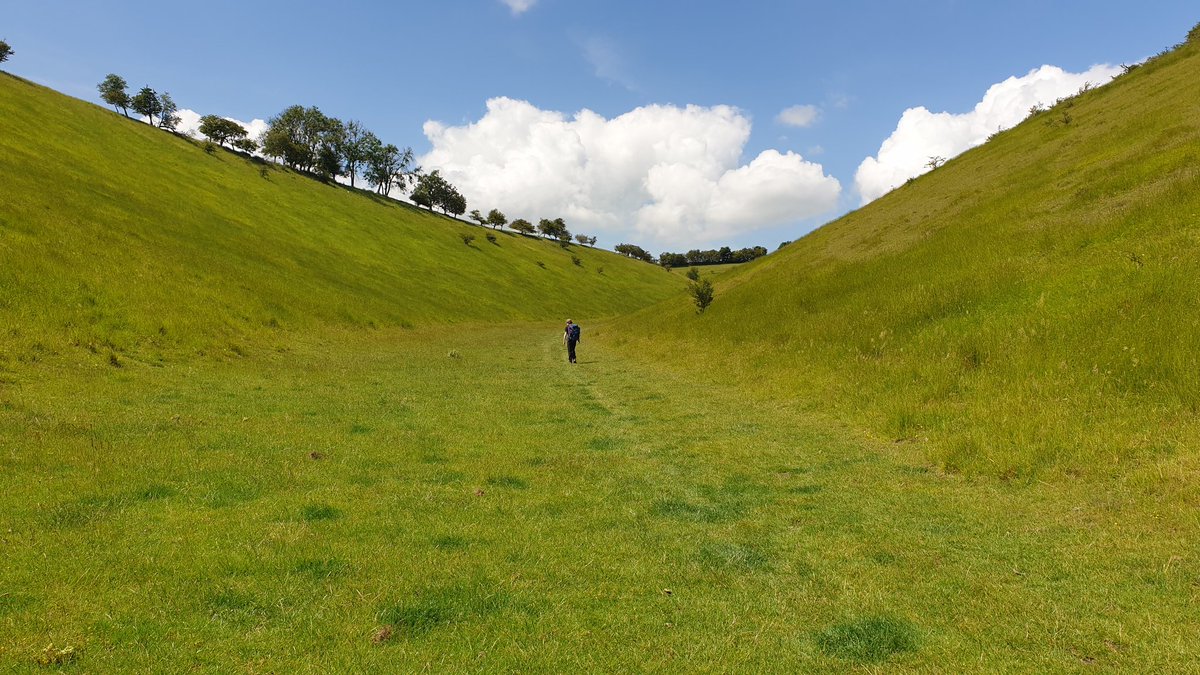 hazelcolq's tweet photo. Treat midweek day off walk in the fabulous Yorkshire Wolds, practice DofE for the son, and revisiting these beauties I worked on about 12 years ago! Spring benches by @angusross and @jwedgwoodclarke , shelter at Friday Thorpe by @baumanlyons #publicart https://t.co/9YJ3XcTJer