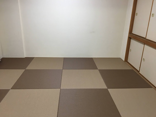 Tatamiser Inc 小麦色と胡桃色だと 濃い茶色と薄い茶色の 同系色の市松模様になります 光の当たらない場所でも市松模様を楽しまれたいなら ２色使うと効果的かもしれません T Co Sayudh2mab 琉球畳 Diyたたみ 自分で入れ替える畳