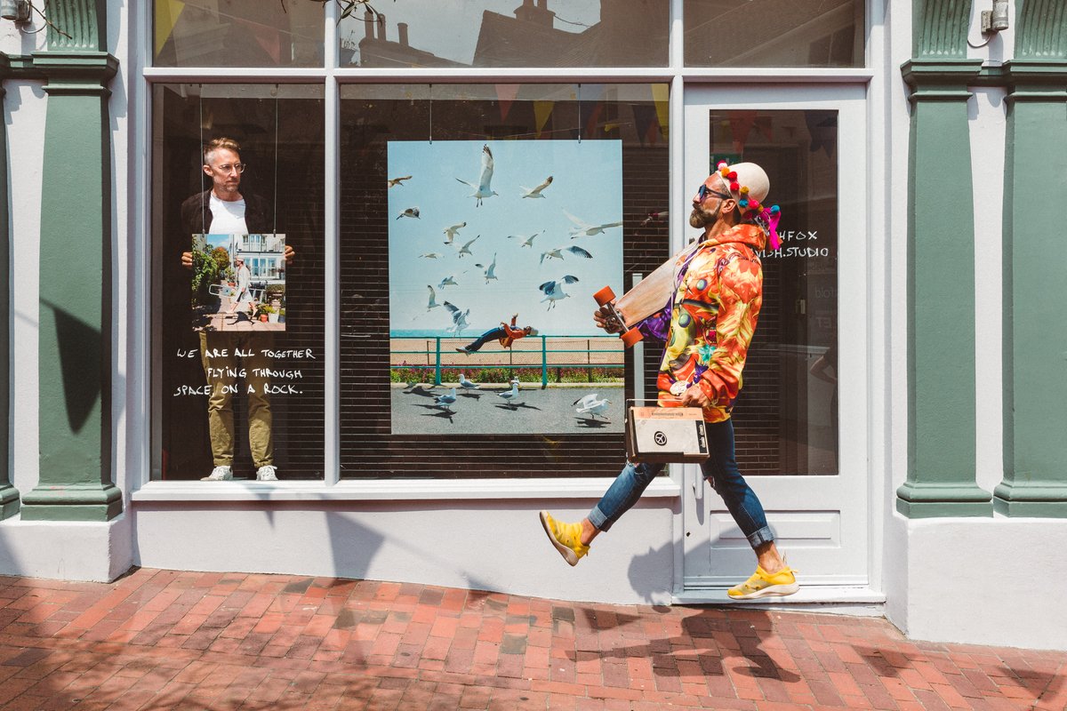 A new local artists’ installation from @hughfoxphoto & #DarvishFakhr, encouraging passersby to enjoy the joy of the present moment has now been unveiled in the heart of Brighton’s iconic #Lanes. Have you seen it yet? Find the artwork at 54-55 Market Street. #Brighton