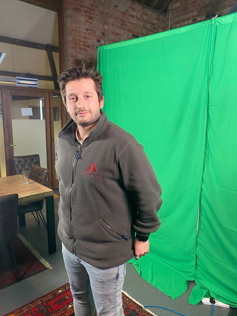 Simon Acres Recruitment Director Ben Paine explains how an industry specific job board or an industry specific recruitment agency helps you by finding the right people from the outset, assessing the quality of candidates and shortlisting 🤝

Read more: simonacres.co.uk/i-need-another…