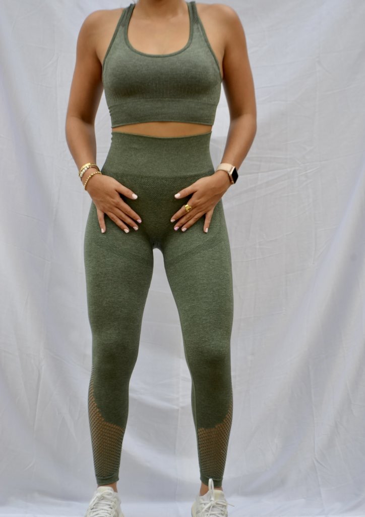 _cristalalicea's tweet photo. HOLAAA
Si están buscando activewear &amp; loungewear,  lindos y cómodos puedes ir a mi página en Instagram @shopblupr y ver todas las bellezas hay🤍🤍🤍🤍 https://t.co/1AiVnTeTYR