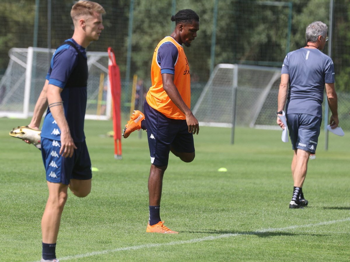 sports_rl's tweet photo. ⚽ #Football #FCMetz #Metz #Seraing @Ligue1UberEats @ProLeagueBE @mcachbach8
🇧🇪 Le jeune milieu de terrain du @FCMetz est prêté au @RfcSeraing167
🎙️ Mathieu #Cachbach : « Je vais tout donner pour être titulaire »
➡️ https://t.co/rPac4Qppxz https://t.co/UumrQCDqlO