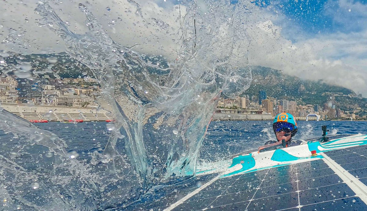 Met een mooie nose dive van onze boot noteerden we de 5e tijd in de kwalificatie race! Morgen om 09.00 uur staat de fleet race op het programma, om 15.00 de speed record. Het is live te volgen via lnkd.in/d2dnEEK