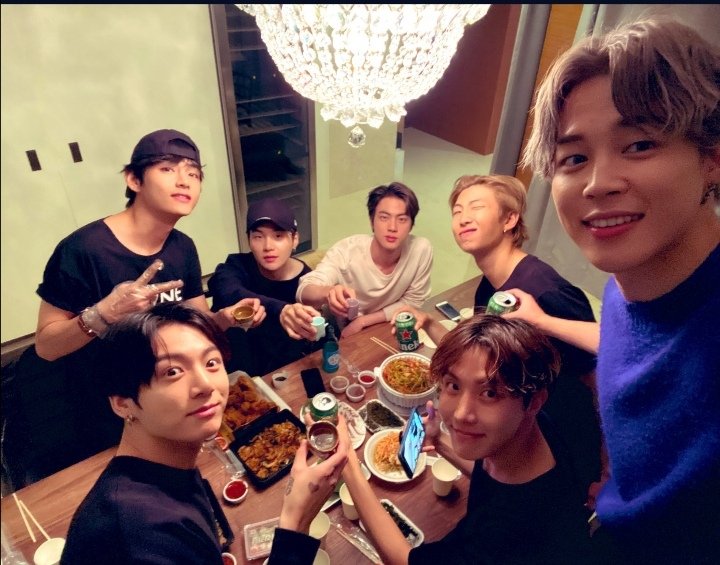 Jorg38792860's tweet photo. @ls0403vk @BTS_twt bangtan
#HBD_TO_ARMY
@BTS_TWT https://t.co/rRCDy6EW2I