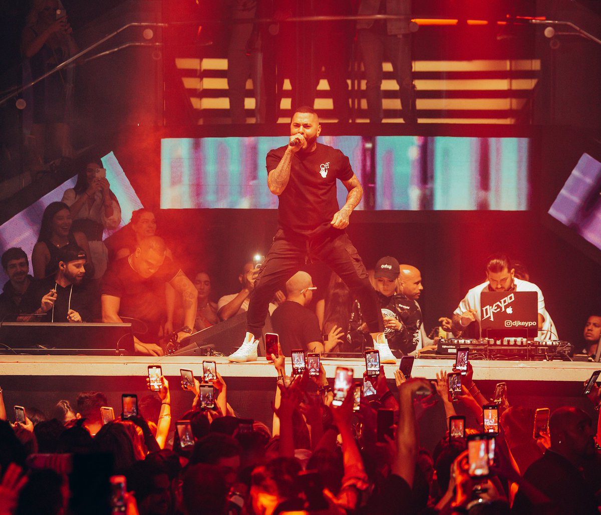 Chacal_RLM's tweet photo. A posar pa' la camara! @LIVmiami @worldclique 
📸: @cumbaphotograph #tbt #weekendvibes #party https://t.co/JHgFG9s2PK