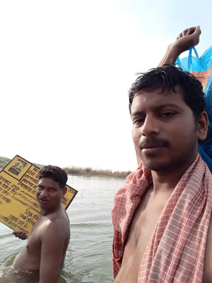 এম.জি.এন.আর. ই.এ বা ১০০ দিনের কাজের জিও ট্যাগিং এর বাস্তব চিত্র: 
এই ভাবেই জি.আর.এস দের দিনের পর দিন হাজার হাজার  জিও ট্যাগ করতে হয় । 
এই ছবি গুলি বাঁকুড়া জেলার একটি গ্রাম পঞ্চায়েত এর জিও ট্যাগিং এর ছবি হলেও এটাই সারা রাজ্যের জিও ট্যাগিং সামগ্রিক এবং বাস্তব পরিস্থতি।