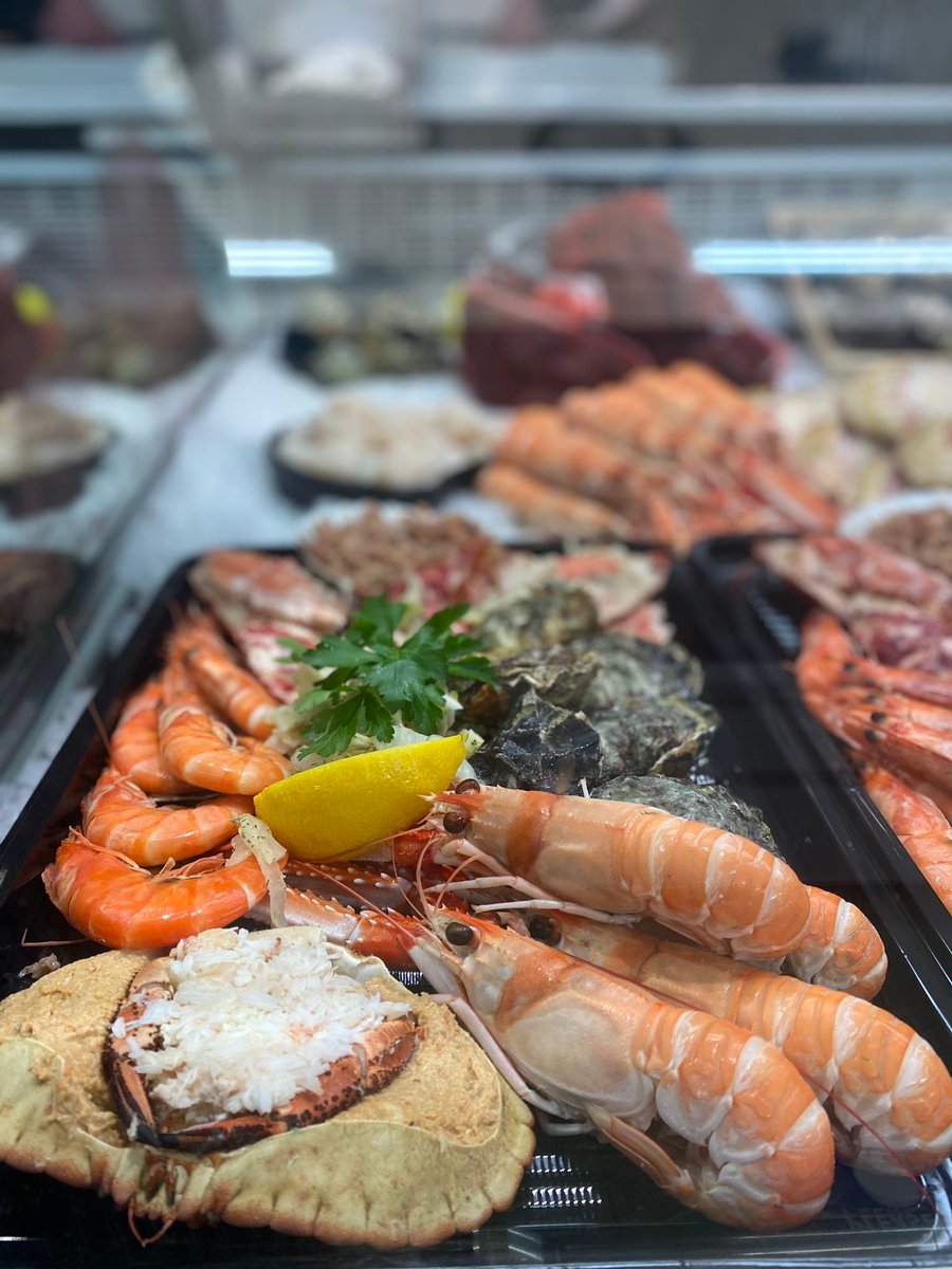 ArtSchoolLpool's tweet image. We're very lucky to have partnered with the team at @WardsFish, who supply our beautiful fish. Read more about them here: theartschoolrestaurant.co.uk/our-suppliers/  image courtesy of @WardsFish