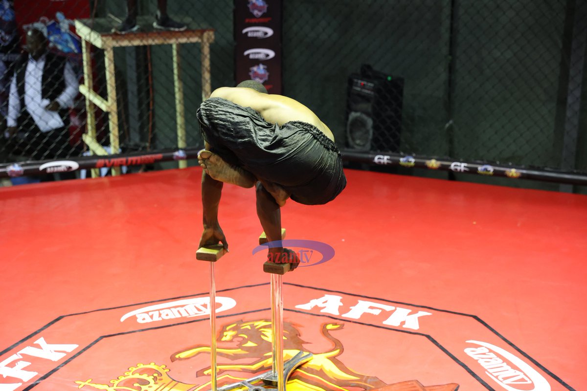 azamtvtz's tweet photo. VITASA PLUS: Hapa sio China wala sio Japan, ni ardhi ya Tanzania mitaa ya Oysterbay hapa Black Panther kwenye #VitasaPlus na huyu ni mwanadamu
Tuko LIVE #AzamSports2HD
#VifutiRoundKick #KickBoxingLeague2021
#AfricanFightingKing #VitasaPlus #AFKBoxingLeague https://t.co/rb8EPonQbL