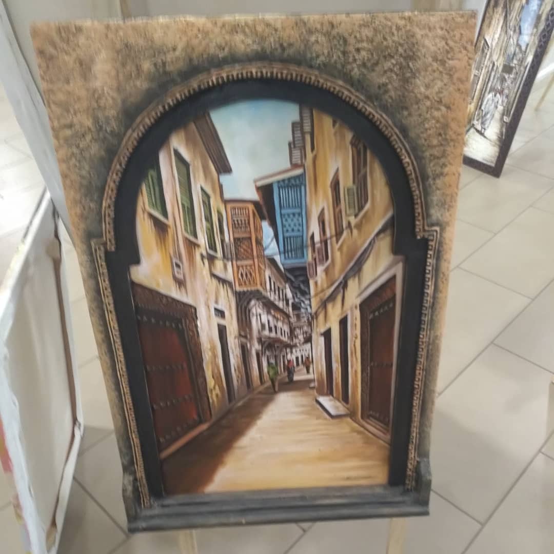 warothe's tweet photo. I LOVE that the Sarit Centre management is using the mall's wide walkways to exhibit Kenyan art. Perhaps as folk get lost in the Sarit maze they can enjoy dope Kenyan paintings ☺.
#penziFM #myNbo #artKE https://t.co/44HOx8CIiu