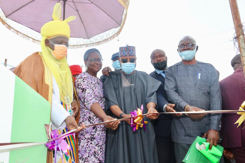 Minister of State @FmstNg, HM @MohdHAbdullahi represented President @MBuhari at the commissioning of completed ecological intervention projects at Kuchiyako 1 District in Kuje Area Council of FCT. 
8th July, 2021
📷 @CaptShogbo 
@OfficialOSGFNG