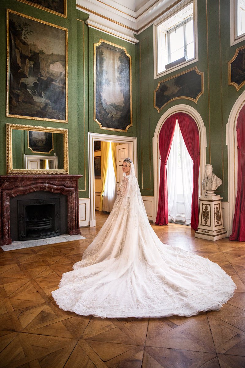 CoutureRoyals's tweet photo. Appreciation thread for Hereditary Princess Ekaterina of Hanover’s wedding dresses, all by Sandra Mansour ✨🤍

Religious Ceremony: “we created something traditional with Russian influence. The result was a hand-embroidered dress made from Chantilly lace with a pearl overlay” https://t.co/agahU9iRoG