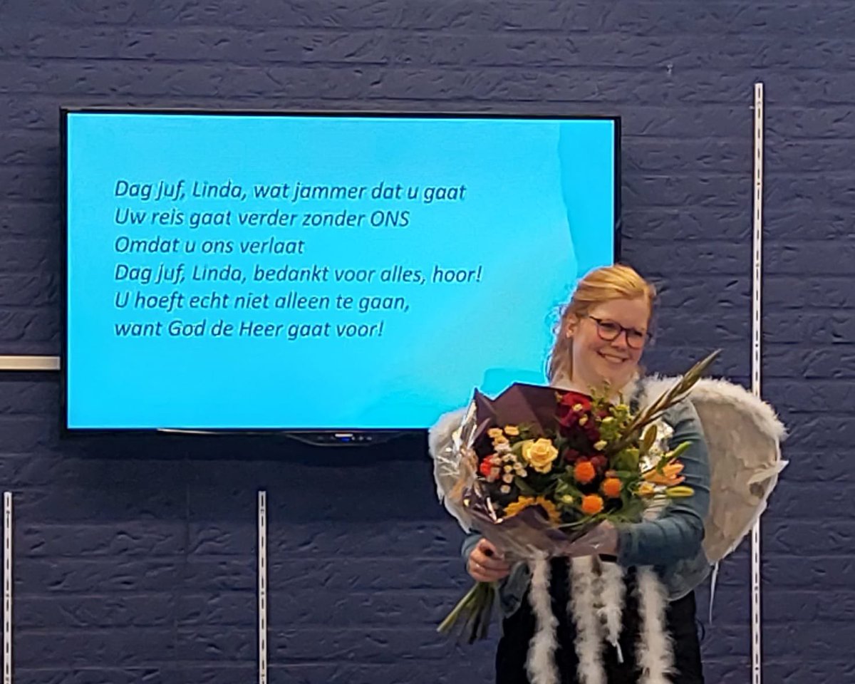 GBSOranjeNassau's tweet photo. De laatste schooldag van juf Linda zit erop!
We hebben de afgelopen jaren mogen #genieten van haar #passie en #gedrevenheid voor de kinderen en de school. We gaan haar missen en wensen haar alle #goeds op haar nieuwe school! https://t.co/81t9CyCL3e