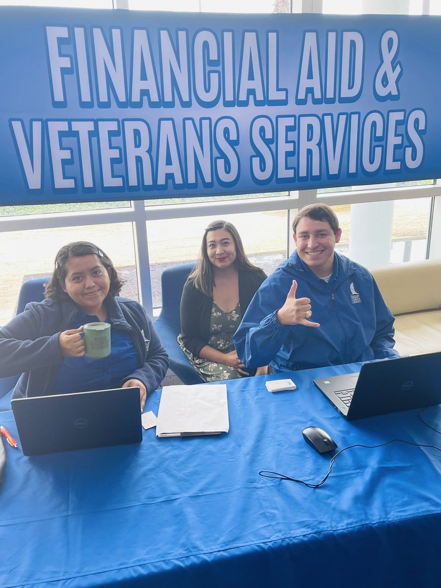 IslanderFinAid's tweet photo. Happy to be at another #IslanderLaunch 💙💚🌴 Welcome to the Island University #ClassOf2025! https://t.co/qyzjaEiDm8