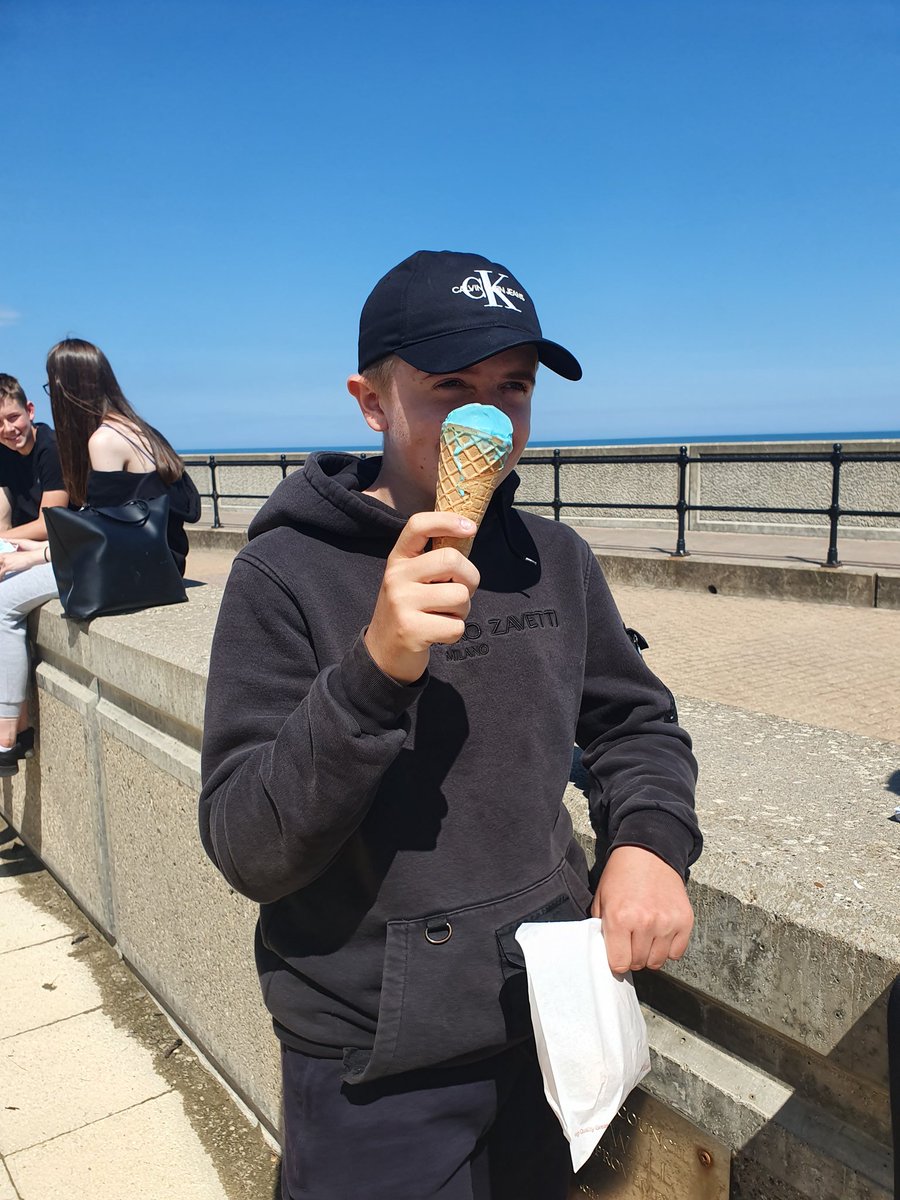 Miss_Hayes_Eng's tweet photo. Lovely day on the Geography trip. Thanks for the invite Miss Lord! Mr Marsden worked harder than ever... @BBGAcademy @BBGGeography https://t.co/1yh6Uf25Gy