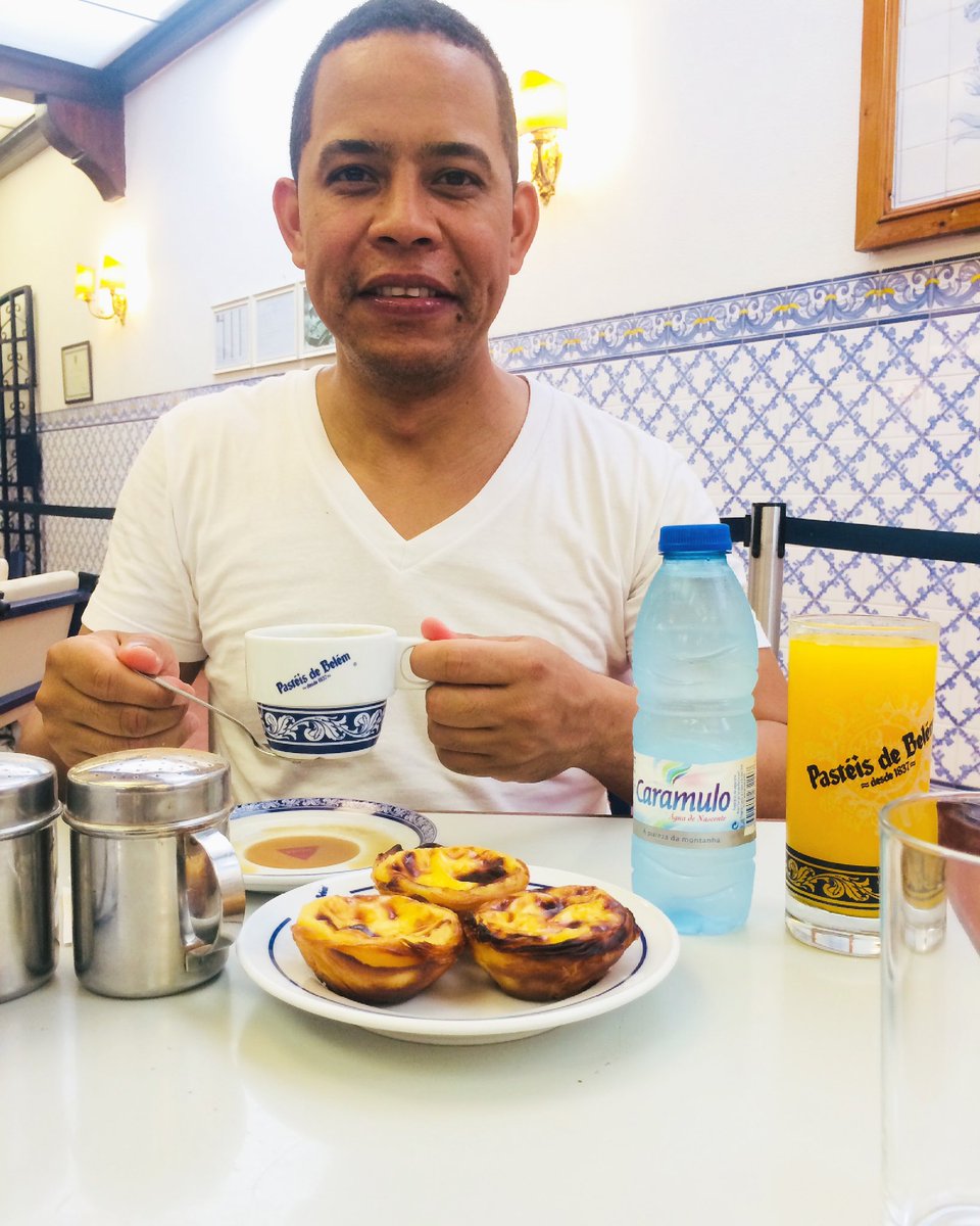 Fernan2bonilla's tweet photo. “Los mejores pasteles del mundo son los de Belém.”

Son una de las especialidades más características de la cocina portuguesa. 

#TBT #Portugal #PastelesBelem #Lisboa #PasteisBelem #LaCiudadDeLaLuz https://t.co/JsCfFVQuNX