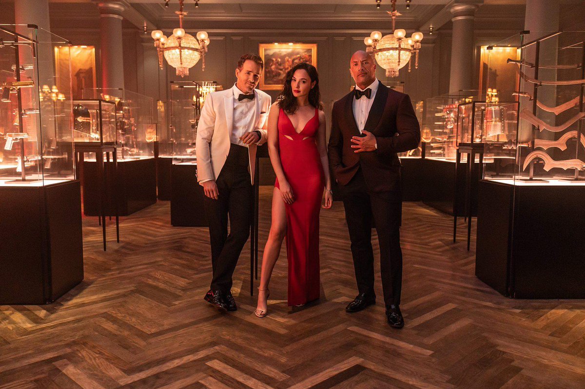 LOCKDOWNOFFL's tweet photo. #Netflix ‘s Biggest Movie Ever #REDNOTICE Premieres Globally On NOV 12 

Starring #DwayneJohnson #GalGadot And #RyanReynolds 

@TheRock @GalGadot @VancityReynolds 

#LockdownOfficial https://t.co/JuAsnxWcQp