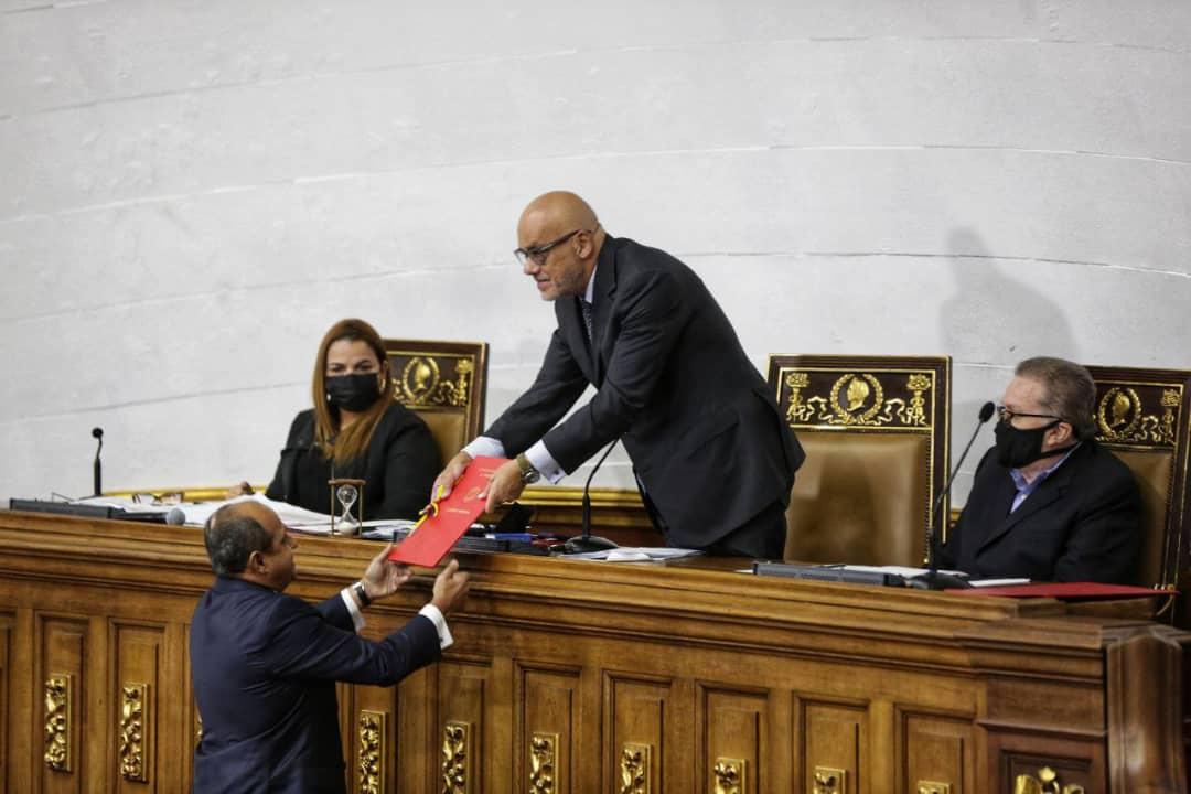 #8Julio En la Ley contra la Corrupción se plantea ampliar el concepto de patrimonio público; incluir el principio de corresponsabilidad por la que deben regirse los funcionarios que manejen dicho patrimonio e implementar políticas educativas para la formación de los funcionarios.