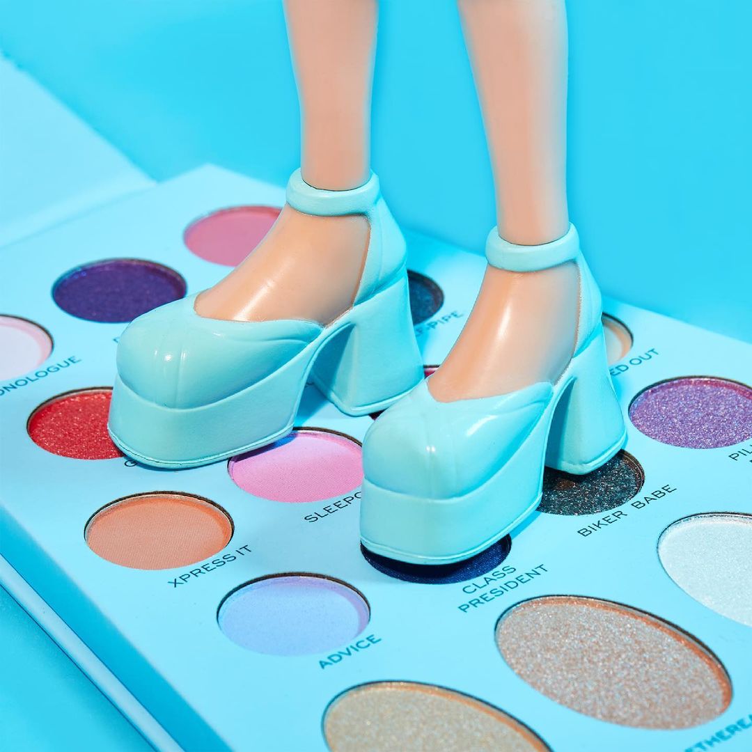 Bratz_UK's tweet photo. What’s your fave combo from Cloe’s @makeuprevolution palette?! 👄💄  #bratz https://t.co/KGDorkkW3T