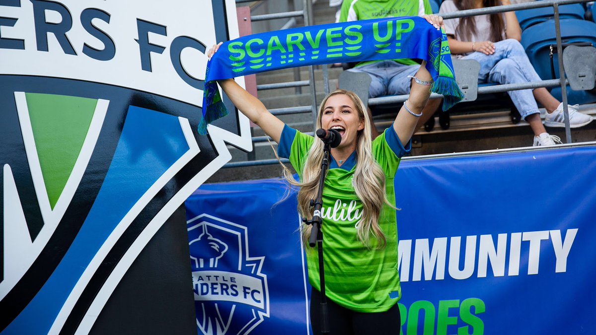 UWSoftball's tweet photo. Sis Bates led Scarves Up 𝑎𝑛𝑑 @SoundersFC won❕

Last night was fun 😎 https://t.co/qMCVdfmLOE