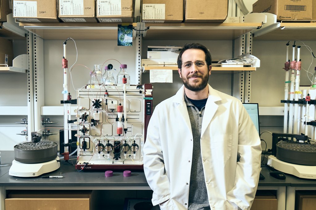 TexasExes's tweet photo. Congratulations to @UTAustin Professor Jason McLellan for being named Texas Inventor of the Year! Read about his pivotal role in the creation of the COVID-19 vaccine: https://t.co/BwLds0FOoP https://t.co/kiSR9PbD4Y