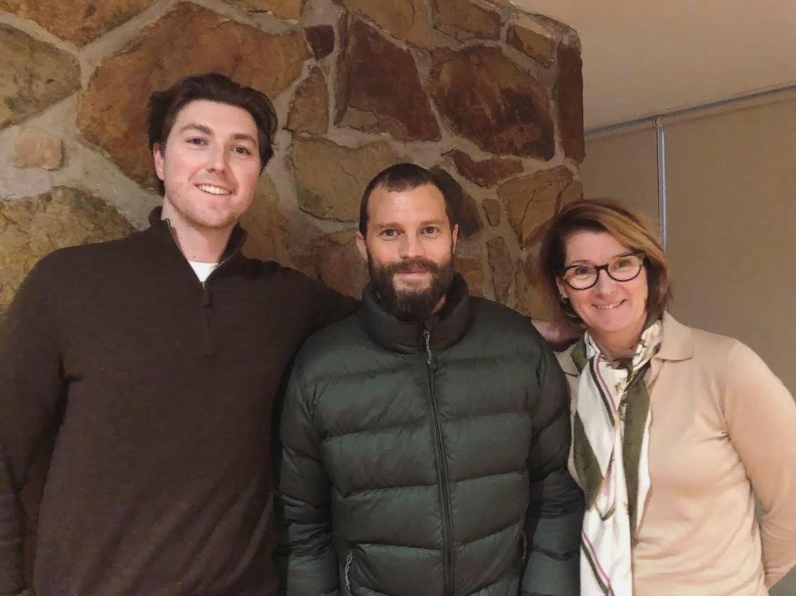 NEW: Jamie with fans while he was filming “The Tourist” in Adelaide, Australia. #JamieDornan 

📸 Adelaide Road Motor Lodge FB