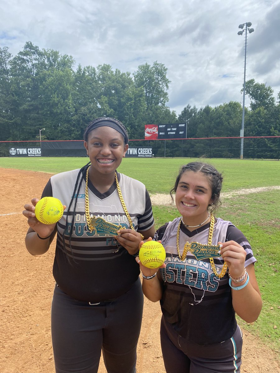 14 runs scored and just 1 run allowed today @ Atlanta Legacy and 2 of them came in way of dingers for both Alexis Gatlin and <a href="/Sammy_Zelenka/">Samantha Zelenka</a> Great job Ladies. Also, a big thank you for all the coaches who came out to watch us today. See you all again tomorrow! #getnlooks #dingers