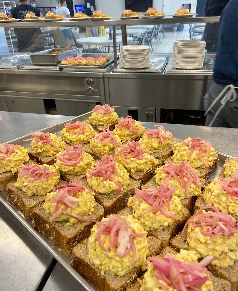 Here’s what’s cooking at the CDC today 👀 Open faced egg salad sandwiches with house made pickled Bermuda onions! Did you know we accept donations of fresh and canned fruits and veggies?! If you want to make a donation stop by 4510 Macleod Trail  and we’d be happy to accept!