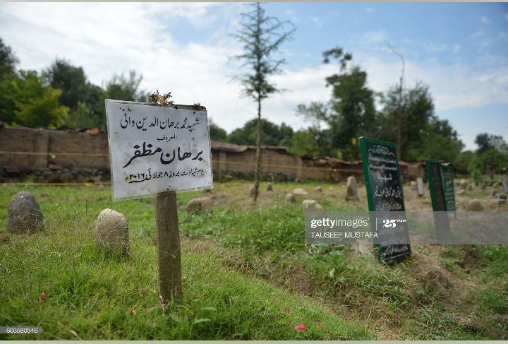 برہان وانی شہید تیرا قافلا رکا نہی جھکا نہی شہید کی جو موت ہے وہ قوم کی حیات ہے ان شاءاللہ کشمیر ضرور آزاد ہو گا منزل قریب ہے