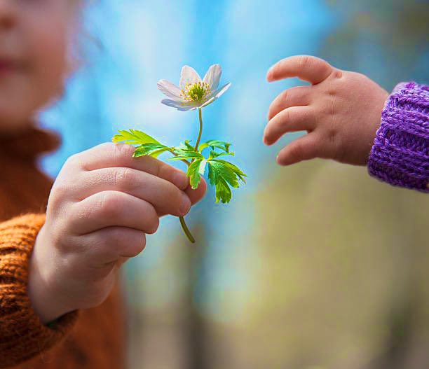 #مشاعر_هالايام_بكلمه

"إن سألتم الله شيئاً بعد العافية فاسألوه أن تبقوا في قلوب أحبابكم أحباباً".

.