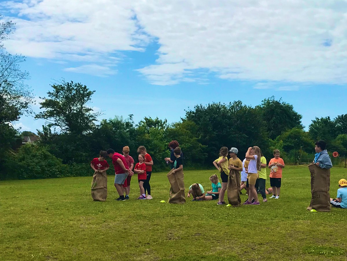 ysgolyddraig's tweet photo. #cleddau and #penfro sports day! #hci #healthandwellbeing https://t.co/A4gHlQHK2u