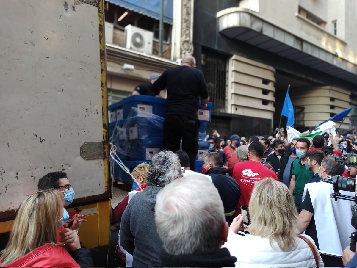 Así comenzó la descarga de cientos de miles de voluntades para hacer realidad un referendum de 135 artículos de la #LUC

#HabraReferendum 
#YoFirmo 
#YoFirmoContraLaLuc