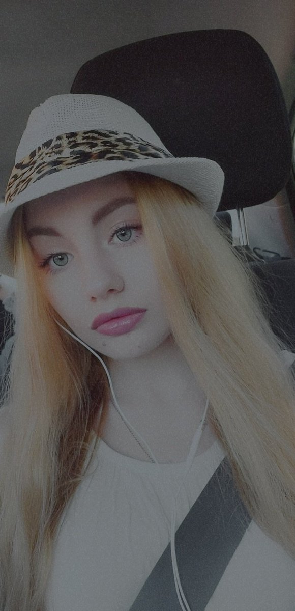 rightlor's tweet image. #selfiesforpow im so excited 🥳👼🏼 @iamlorengray