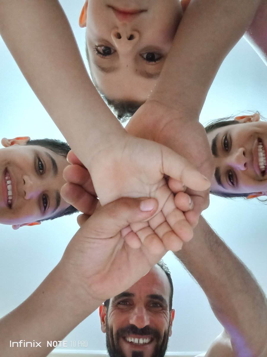 Siz yanımda olun yeter aslanlarım.. :)